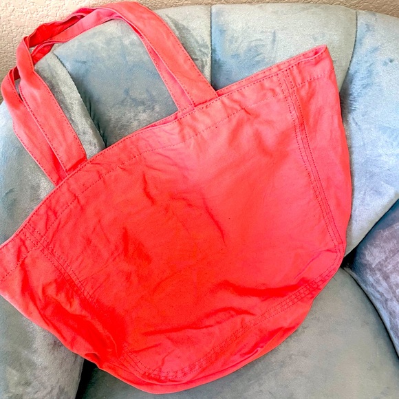 Victoria’s Secret PINK weekender bag - Picture 2 of 2